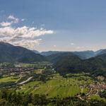 Extreme Sportfotografie und Reisefotografie in Österreich, Slowenien, Kroatien, Ungarn und Italien Die Extreme Sportfotografie bietet dir die Möglichkeit, spektakuläre und dynamische Momente festzuhalten, während du dich inmitten der atemberaubenden Natur Europas bewegst. Länder wie Österreich, Slowenien, Kroatien, Ungarn und Italien bieten eine unvergleichliche Kulisse für actiongeladene Szenen, die dich und deine Betrachter fesseln. Insbesondere die Steiermark in Österreich, mit ihren imposanten Bergen und weiten Tälern, ist ein Paradies für Sportler und Fotografen gleichermaßen. Fotograf Videograf Gleisdorf Graz Content Creator Autor Steiermark Österreich