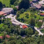 Extreme Sportfotografie und Reisefotografie in Österreich, Slowenien, Kroatien, Ungarn und Italien Die Extreme Sportfotografie bietet dir die Möglichkeit, spektakuläre und dynamische Momente festzuhalten, während du dich inmitten der atemberaubenden Natur Europas bewegst. Länder wie Österreich, Slowenien, Kroatien, Ungarn und Italien bieten eine unvergleichliche Kulisse für actiongeladene Szenen, die dich und deine Betrachter fesseln. Insbesondere die Steiermark in Österreich, mit ihren imposanten Bergen und weiten Tälern, ist ein Paradies für Sportler und Fotografen gleichermaßen. Fotograf Videograf Gleisdorf Graz Content Creator Autor Steiermark Österreich