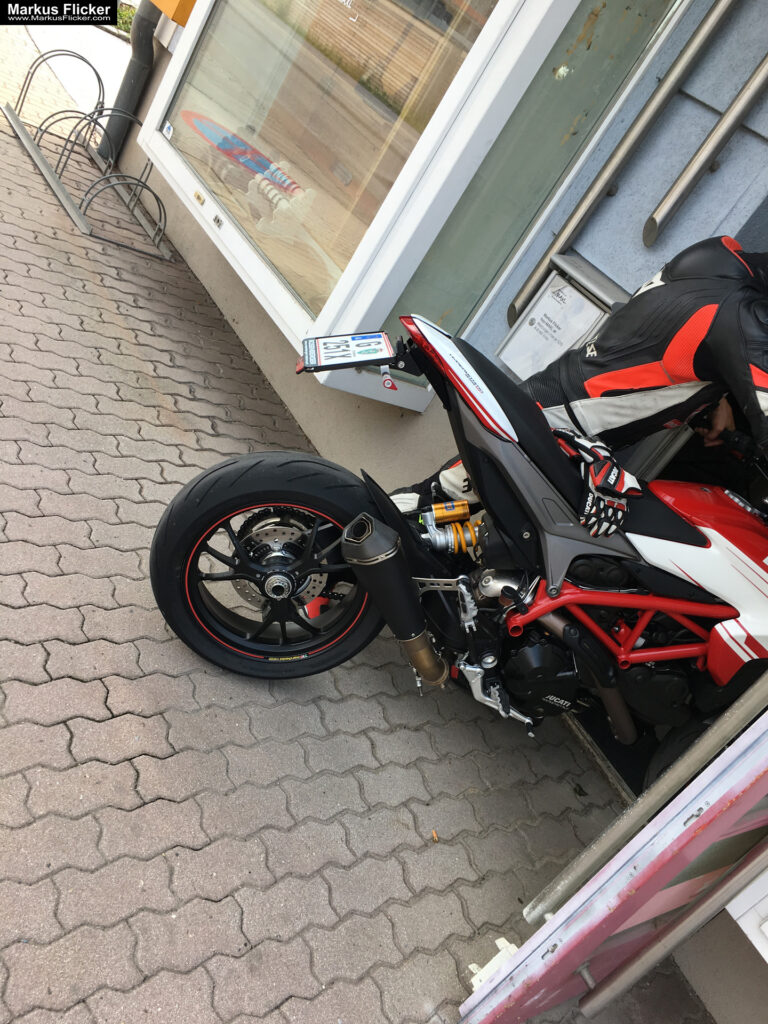 Motorrad Ducati Hypermotard 939 SP Bike Fotoshooting im Fotostudio inkl. 37 Fototipps und Bildideen Motorrad Ducati Hypermotard 939 SP Bike Fotoshooting im Fotostudio