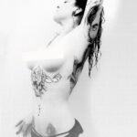 Erotic Art Female Model Portrait Elisa Shower Girl Underboob Tattoo Fotoshooting in der Dusche