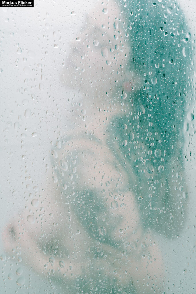 Erotic Art Female Model Portrait Elisa Shower Girl Underboob Tattoo Fotoshooting in der Dusche