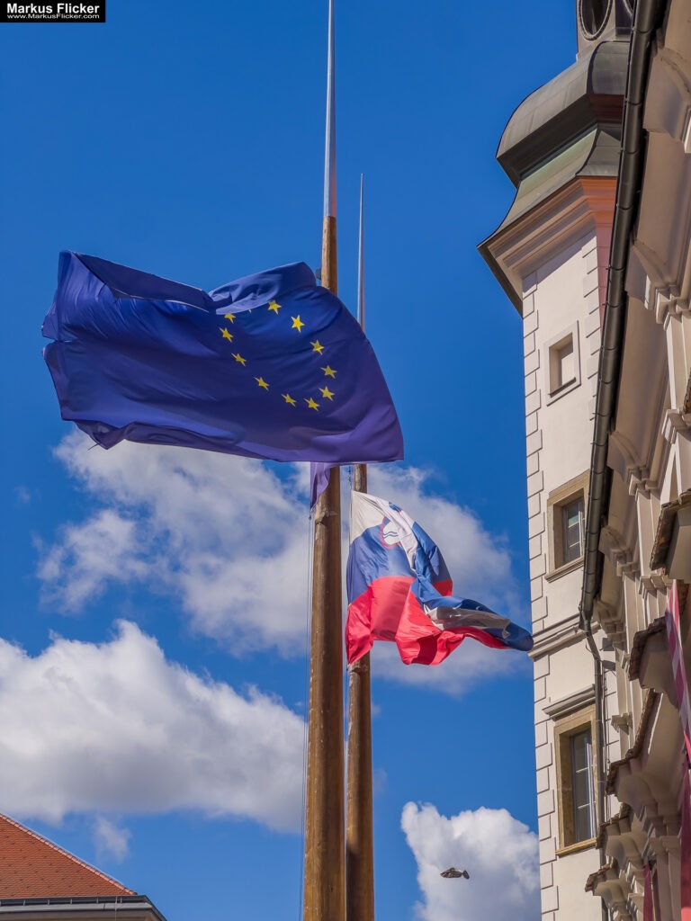 Reisefotografie und Reisevideos mit dem Smartphone. Tipps für deine Erinnerungen auf Reisen. Fotografieren und Filmen mit dem Smartphone: Bessere Fotos und Videos mit dem Handy für Freizeit, Hobby und Business Maribor Marburg an der Drau Drava in Slowenien Roadtrip Städtereise #ifeelsLOVEnia #visitmaribor