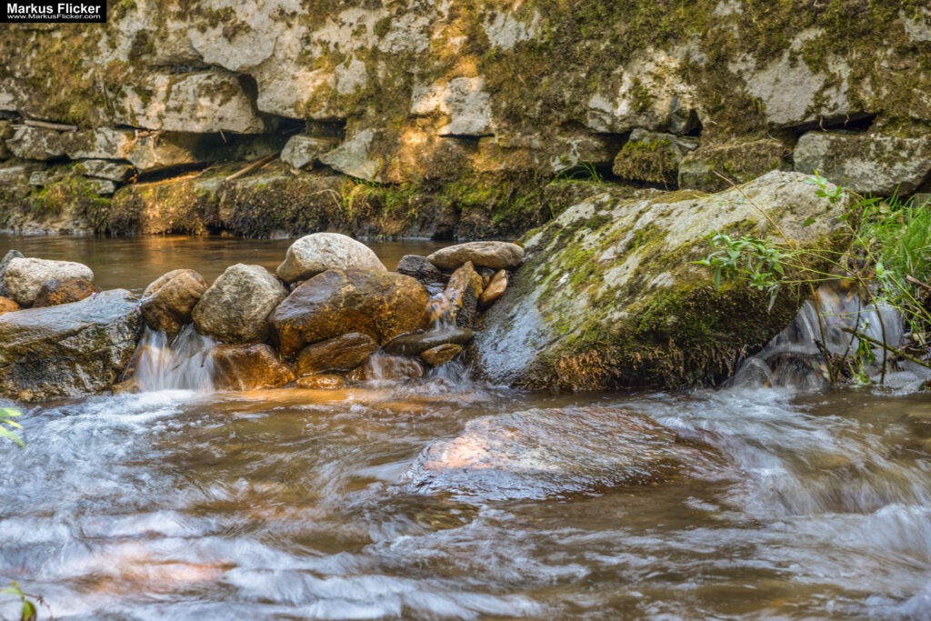 Langzeitbelichtung von Wasser an Flüssen und Bächen mit Kamera und Smartphone inkl. 37 Tipps für Langzeitbelichtung von Wasser Langzeitbelichtung von Wasser an Flüssen und Bächen mit Kamera und Smartphone