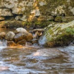 Langzeitbelichtung von Wasser an Flüssen und Bächen mit Kamera und Smartphone