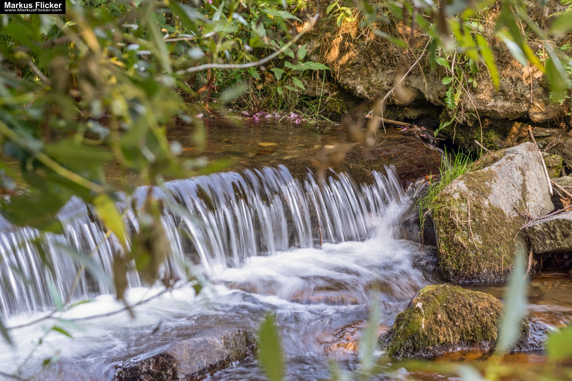 Langzeitbelichtung von Wasser an Flüssen und Bächen mit Kamera und Smartphone