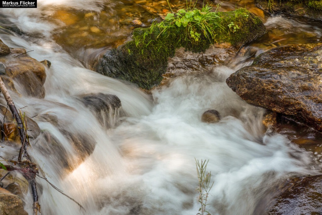 Langzeitbelichtung von Wasser an Flüssen und Bächen mit Kamera und Smartphone inkl. 37 Tipps für Langzeitbelichtung von Wasser Langzeitbelichtung von Wasser an Flüssen und Bächen mit Kamera und Smartphone