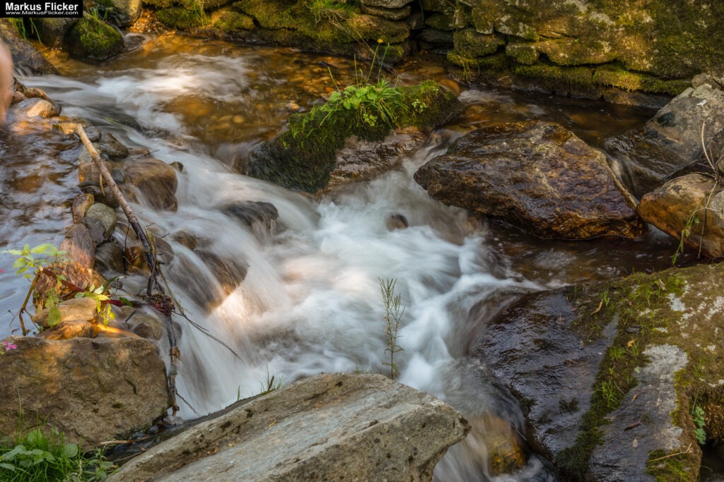 Langzeitbelichtung von Wasser an Flüssen und Bächen mit Kamera und Smartphone inkl. 37 Tipps für Langzeitbelichtung von Wasser Langzeitbelichtung von Wasser an Flüssen und Bächen mit Kamera und Smartphone