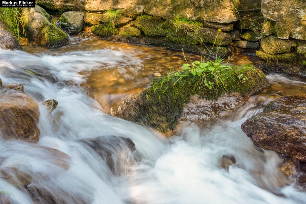 Langzeitbelichtung von Wasser an Flüssen und Bächen mit Kamera und Smartphone inkl. 37 Tipps für Langzeitbelichtung von Wasser Langzeitbelichtung von Wasser an Flüssen und Bächen mit Kamera und Smartphone