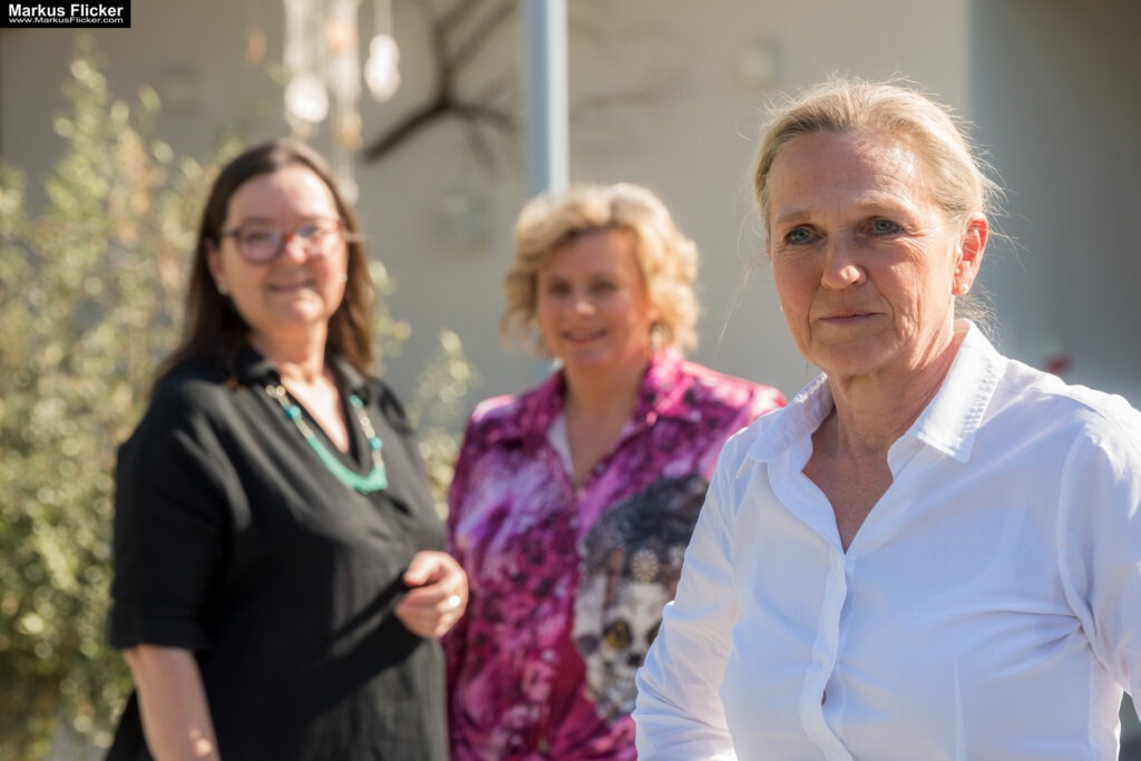 Woman - Art Frauen Kunst was uns bewegt - was wir bewegen Michaela Lukmann alias Arthena MAXX Evelyn Fasch EvFa Art Martina Brandl MBArt