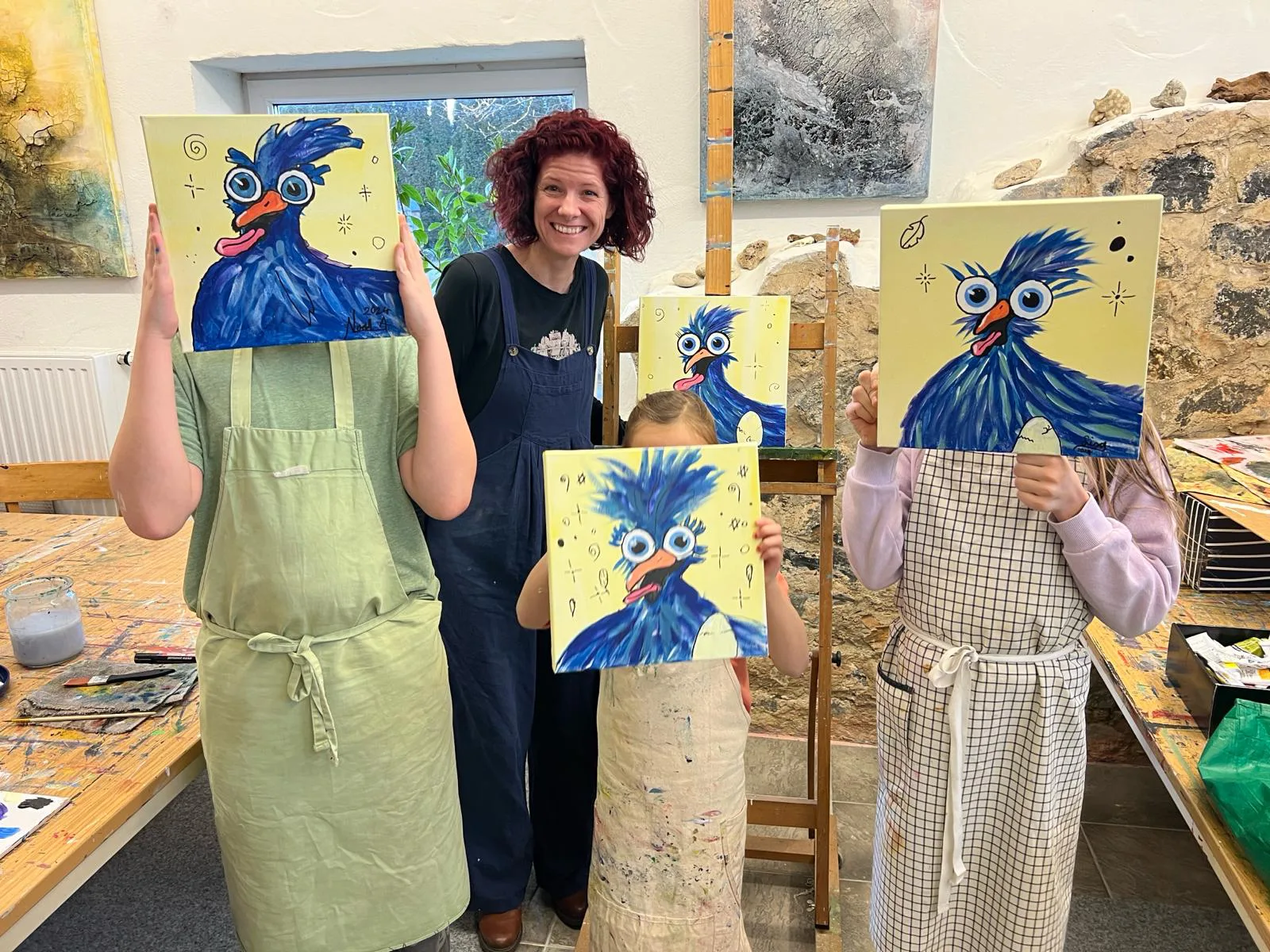 Mehr über den Artikel erfahren Kreativ Comic, Acryl, Skulpturen aus Ytong und Draht, Specksteintiere und Handyfotografie Kinder Workshop Kunstprogramm Malwerkstatt Martina Brandl Steiermark Österreich