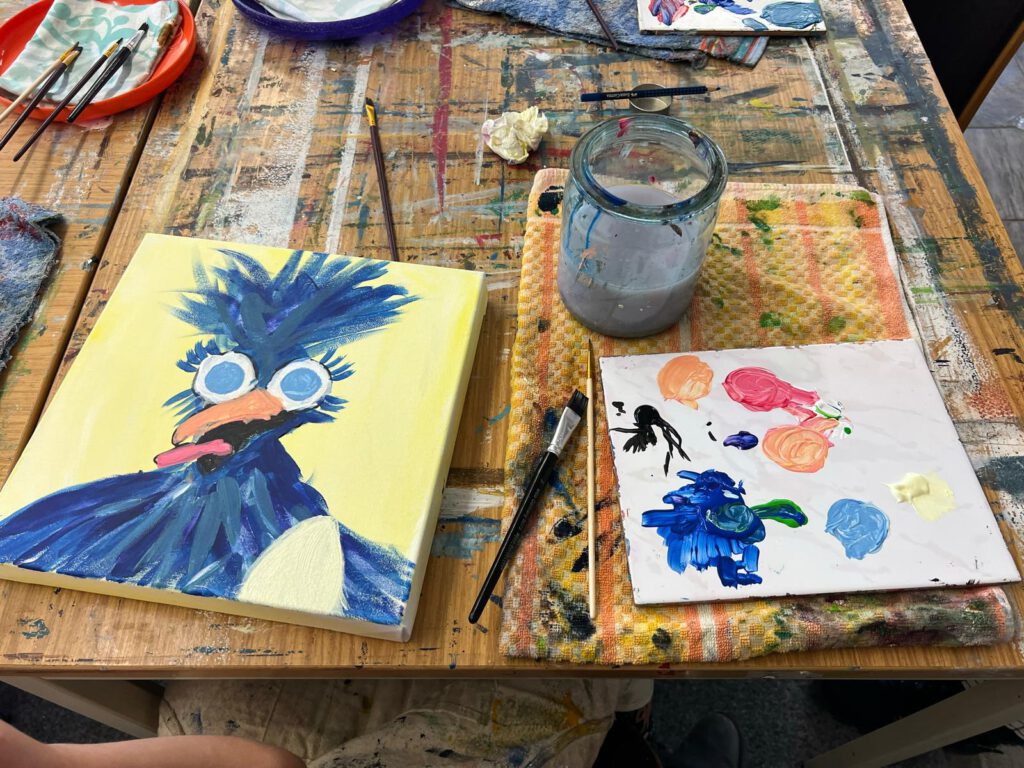 3 Tage Kreativ Comic – Acryl – Skulpturen aus Ytong und Draht – Specksteintiere – Handyfotografie Kinder-Kunstprogramm 2024 Malwerkstatt Martina Brandl