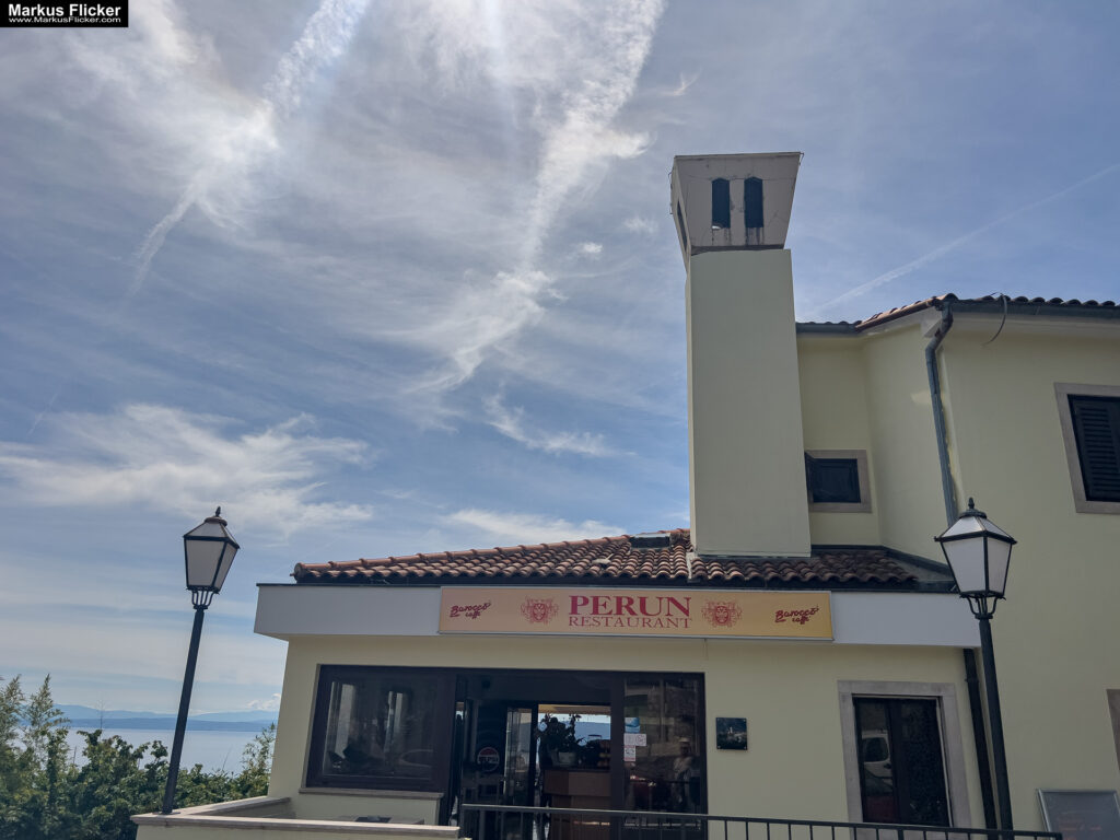 Župa Mošćenice Primorje-Gorski Kotar Kroatien Istrien. Roadtrip in Europa. Reisen mit dem Auto innerhalb der EU. Citytrips, Camping, Landschaft, Rundfahrt mit dem PKW, romantische Städte und Urlaubsinspiration