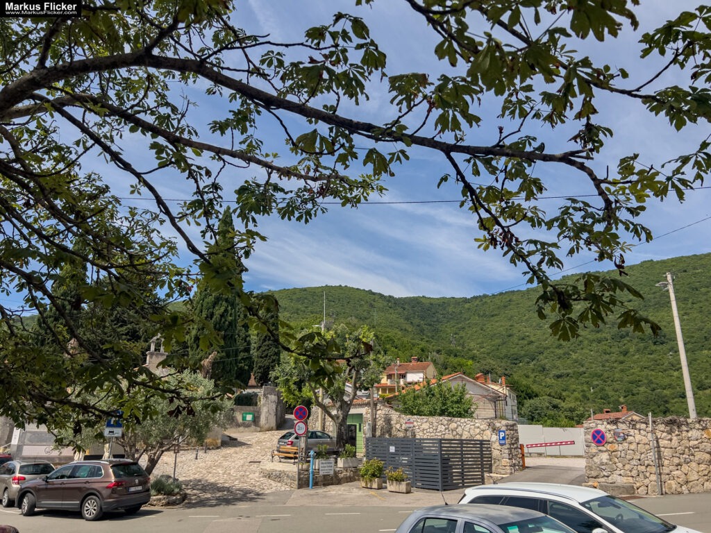 Reisefotografie und Reisevideos mit dem Smartphone. Tipps für deine Erinnerungen auf Reisen. Fotografieren und Filmen mit dem Smartphone: Bessere Fotos und Videos mit dem Handy für Freizeit, Hobby und Business Župa Mošćenice Primorje-Gorski Kotar Kroatien Istrien. Roadtrip in Europa. Reisen mit dem Auto innerhalb der EU. Citytrips, Camping, Landschaft, Rundfahrt mit dem PKW, romantische Städte und Urlaubsinspiration