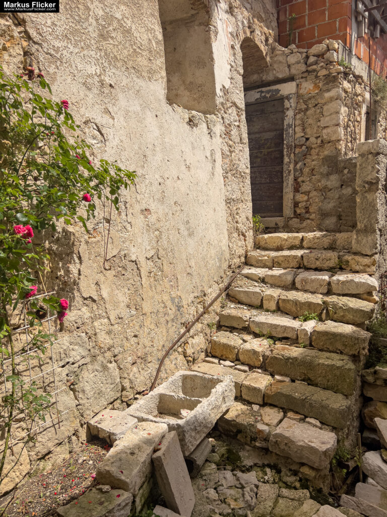 Župa Mošćenice Primorje-Gorski Kotar Kroatien Istrien. Roadtrip in Europa. Reisen mit dem Auto innerhalb der EU. Citytrips, Camping, Landschaft, Rundfahrt mit dem PKW, romantische Städte und Urlaubsinspiration