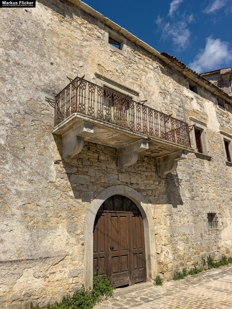 Kroatien: Roadtrip in Europa. Reisen mit dem Auto innerhalb der EU. Citytrips, Camping, Landschaft, Rundfahrt mit dem PKW, romantische Städte und Urlaubsinspiration Gračišće Gallignana Kroatien Istrien