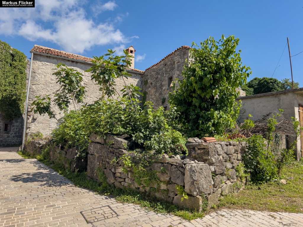 Gračišće Gallignana Kroatien Istrien Roadtrip in Europa. Reisen mit dem Auto innerhalb der EU. Citytrips, Camping, Landschaft, Rundfahrt mit dem PKW, romantische Städte und Urlaubsinspiration Gračišće Gallignana Kroatien Istrien