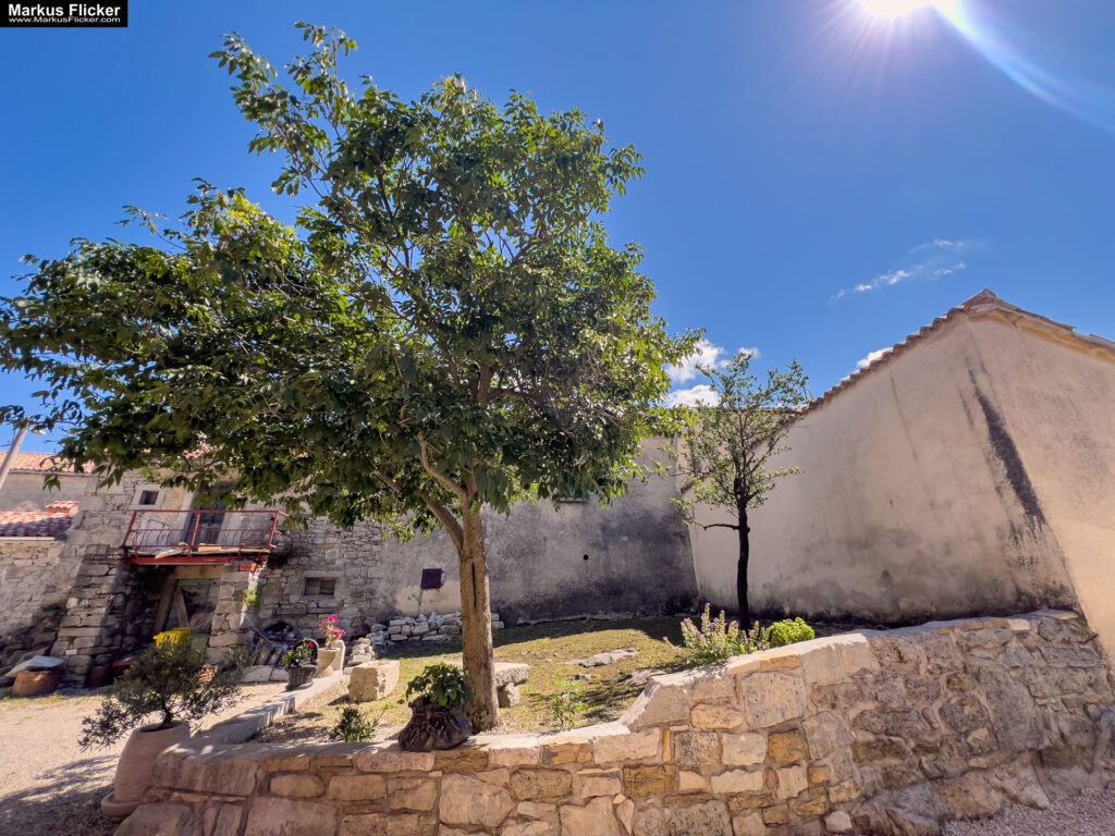 Gračišće Gallignana Kroatien Istrien Roadtrip in Europa. Reisen mit dem Auto innerhalb der EU. Citytrips, Camping, Landschaft, Rundfahrt mit dem PKW, romantische Städte und Urlaubsinspiration Gračišće Gallignana Kroatien Istrien