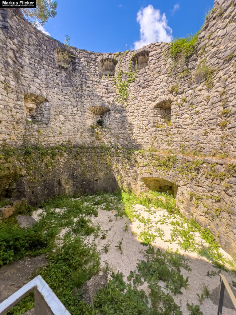 Gračišće Gallignana Kroatien Istrien Roadtrip in Europa. Reisen mit dem Auto innerhalb der EU. Citytrips, Camping, Landschaft, Rundfahrt mit dem PKW, romantische Städte und Urlaubsinspiration Gračišće Gallignana Kroatien Istrien