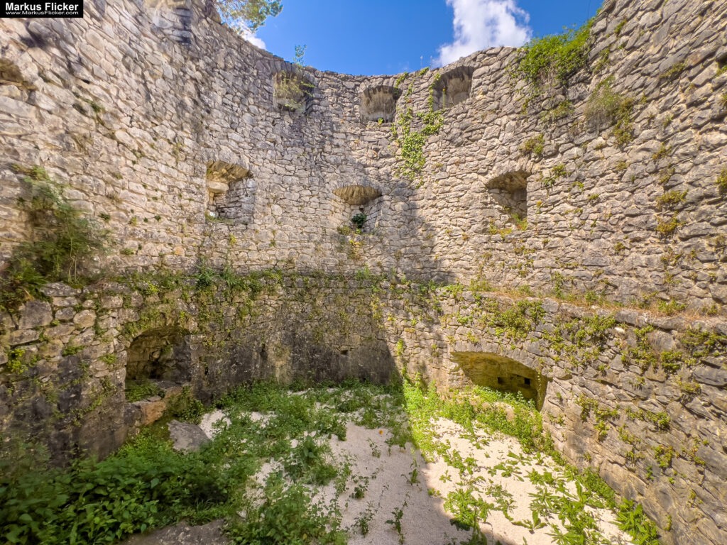 Gračišće Gallignana Kroatien Istrien Roadtrip in Europa. Reisen mit dem Auto innerhalb der EU. Citytrips, Camping, Landschaft, Rundfahrt mit dem PKW, romantische Städte und Urlaubsinspiration Gračišće Gallignana Kroatien Istrien