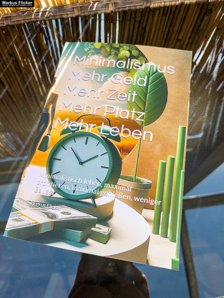 Minimalismus: Mehr Geld Mehr Zeit Mehr Platz Mehr Leben: Minimalistisch leben, maximal profitieren, maximal genießen, weniger Ballast Buch von Markus Flicker #minimalismus