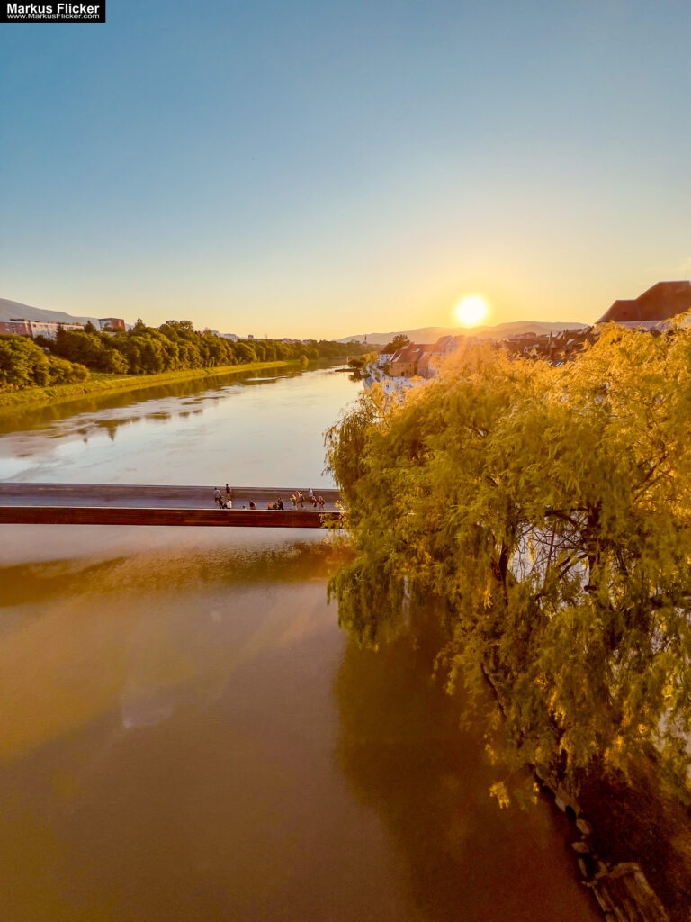 Roadtrip in Europa: Reisen mit dem Auto innerhalb der EU. Citytrips, Camping, Landschaft, Rundfahrt mit dem PKW, romantische Städte und Urlaubsinspiration. Buch von Markus Flicker Maribor Marburg an der Drau Drava in Slowenien Roadtrip Städtereise #ifeelsLOVEnia #visitmaribor inkl. 37 Reisetipps