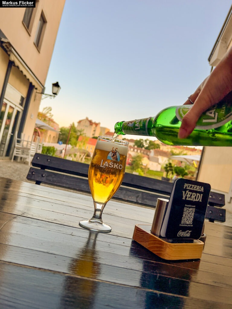 Roadtrip in Europa: Reisen mit dem Auto innerhalb der EU. Citytrips, Camping, Landschaft, Rundfahrt mit dem PKW, romantische Städte und Urlaubsinspiration. Buch von Markus Flicker Maribor Marburg an der Drau Drava in Slowenien Roadtrip Städtereise #ifeelsLOVEnia #visitmaribor inkl. 37 Reisetipps