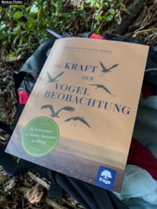 Die Kraft der Vogelbeobachtung: 63 Anleitungen zu kleinen Auszeiten im Alltag von Angelika Nelson und Holly Merker