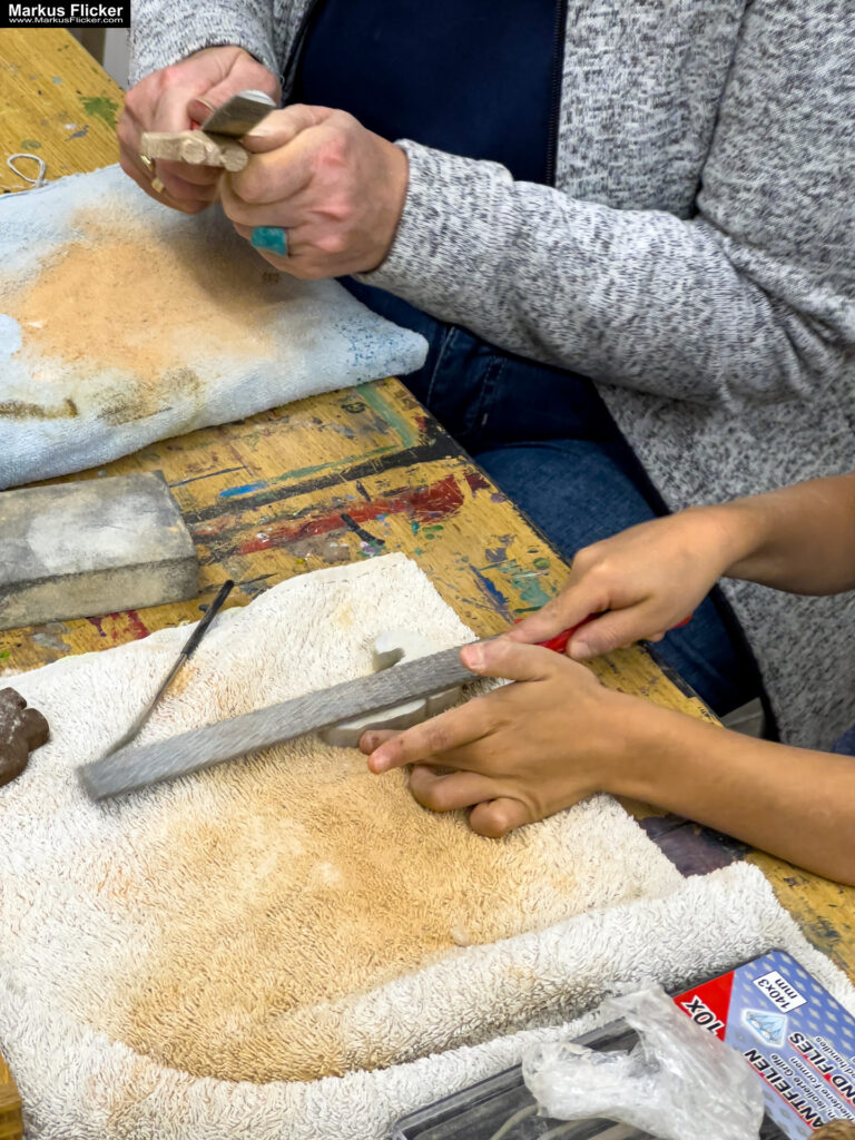 Kreativ Comic, Acryl, Skulpturen aus Ytong und Draht, Specksteintiere und Handyfotografie Kinder Workshop Kunstprogramm Malwerkstatt Martina Brandl Steiermark Österreich