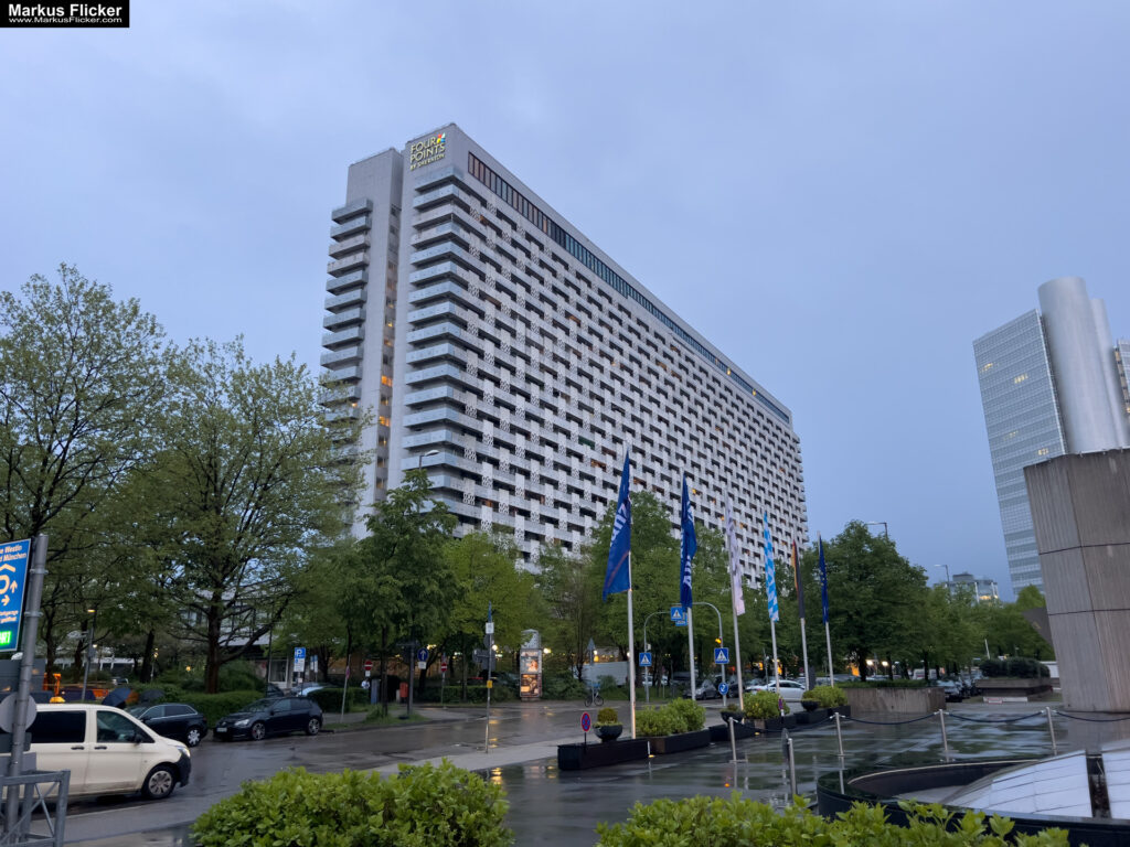 Reisefotografie und Reisevideos mit dem Smartphone. Tipps für deine Erinnerungen auf Reisen. Fotografieren und Filmen mit dem Smartphone: Bessere Fotos und Videos mit dem Handy für Freizeit, Hobby und Business Roadtrip nach München inkl. Four Points by Sheraton Munich Arabellapark. Roadtrip in Europa. Reisen mit dem Auto innerhalb der EU. Citytrips, Camping, Landschaft, Rundfahrt mit dem PKW, romantische Städte und Urlaubsinspiration.