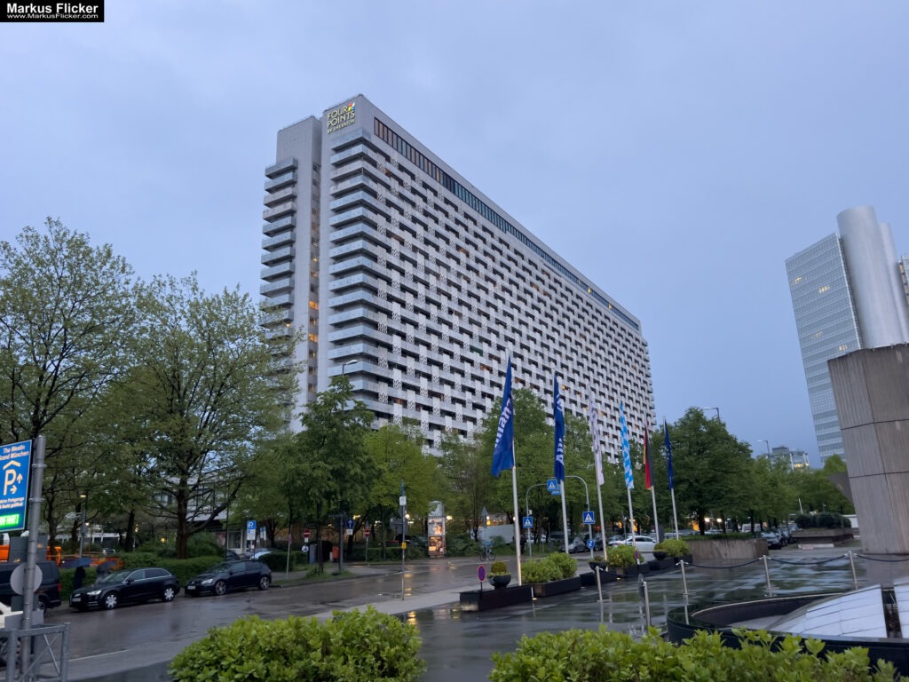 Roadtrip in Europa: Reisen mit dem Auto innerhalb der EU. Citytrips, Camping, Landschaft, Rundfahrt mit dem PKW, romantische Städte und Urlaubsinspiration. Buch von Markus Flicker Roadtrip nach München inkl. Four Points by Sheraton Munich Arabellapark. Roadtrip in Europa. Reisen mit dem Auto innerhalb der EU. Citytrips, Camping, Landschaft, Rundfahrt mit dem PKW, romantische Städte und Urlaubsinspiration.