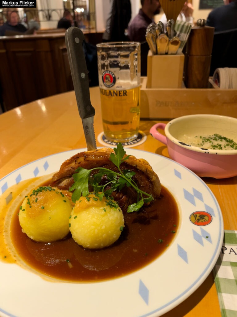 Roadtrip in Europa: Reisen mit dem Auto innerhalb der EU. Citytrips, Camping, Landschaft, Rundfahrt mit dem PKW, romantische Städte und Urlaubsinspiration. Buch von Markus Flicker Roadtrip nach München inkl. Four Points by Sheraton Munich Arabellapark. Roadtrip in Europa. Reisen mit dem Auto innerhalb der EU. Citytrips, Camping, Landschaft, Rundfahrt mit dem PKW, romantische Städte und Urlaubsinspiration.