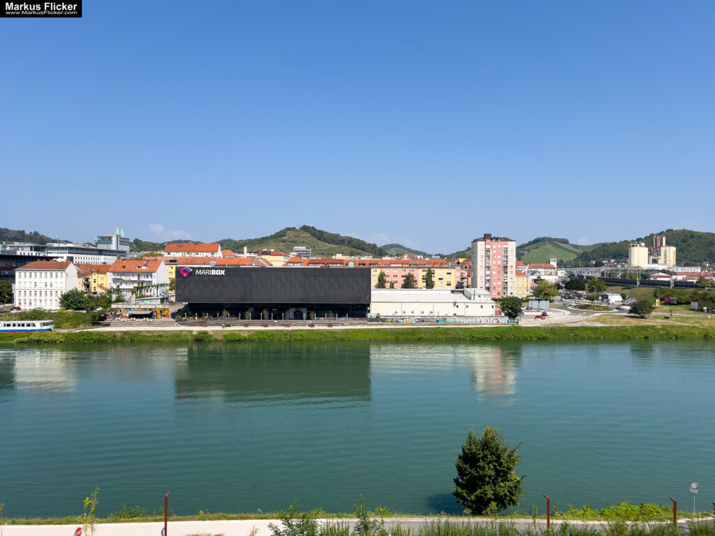 Roadtrip in Europa: Reisen mit dem Auto innerhalb der EU. Citytrips, Camping, Landschaft, Rundfahrt mit dem PKW, romantische Städte und Urlaubsinspiration. Buch von Markus Flicker Maribor Marburg an der Drau Drava in Slowenien Roadtrip Städtereise #ifeelsLOVEnia #visitmaribor inkl. 37 Reisetipps. Roadtrip in Europa. Reisen mit dem Auto innerhalb der EU. Citytrips, Camping, Landschaft, Rundfahrt mit dem PKW, romantische Städte und Urlaubsinspiration