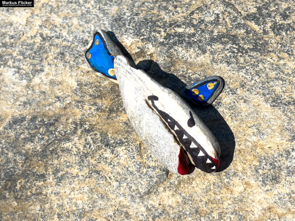 Bau dir was Schönes! Was nicht passt, wird passend gemacht: Kreative Fotomotive selbst erstellen mit Kindern und Steinen. Kreativität im Alltag: Einfache Materialien, große Wirkung. Die Magie des Permanent Markers: Einfache Kunst für alle. Fotografieren statt suchen: Das Motiv selbst gestalten. Licht und Schatten: Die richtige Stimmung für dein Motiv. Beispiele aus der Praxis: Kreative Fotomotive mit Kindern. Fotomotive selbst erstellen statt suchen