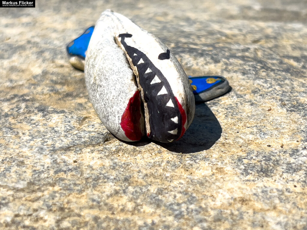 Bau dir was Schönes! Was nicht passt, wird passend gemacht: Kreative Fotomotive selbst erstellen mit Kindern und Steinen. Kreativität im Alltag: Einfache Materialien, große Wirkung. Die Magie des Permanent Markers: Einfache Kunst für alle. Fotografieren statt suchen: Das Motiv selbst gestalten. Licht und Schatten: Die richtige Stimmung für dein Motiv. Beispiele aus der Praxis: Kreative Fotomotive mit Kindern. Fotomotive selbst erstellen statt suchen