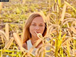 Spätsommer-Portrait- und Videoaufnahmen: Perfektes Licht und Atmosphäre Female Model Woman Andrea