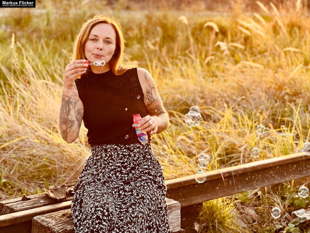 Spätsommer-Portrait- und Videoaufnahmen: Perfektes Licht und Atmosphäre Female Model Woman Andrea