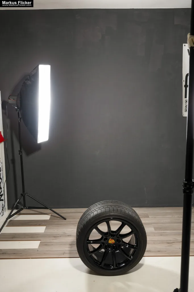 Produktfoto Porsche Felge mit ContiSportContact Reifen im Fotostudio inkl. 37 Fototipps für Produktfotos