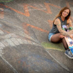 Fotoshooting mit Skateboard und Longboard: Weibliches Model Andrea im Herbst im Skatepark