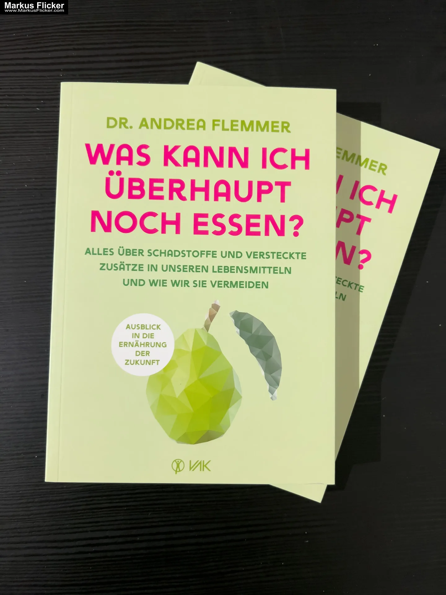 Mehr über den Artikel erfahren Was kann ich überhaupt noch essen?: Alles über Schadstoffe und versteckte Zusätze in unseren Lebensmitteln und wie wir sie vermeiden von Dr. Andrea Flemmer