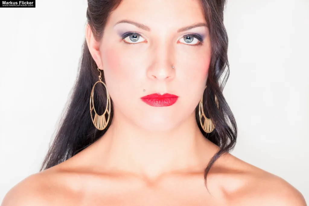 Alle weiblichen Models sind bei mir Nackt vor der Kamera! Vor allem bei einem Portrait! Bildausschnitt und Bearbeitung inkl. Lichtsetup im Fotostudio. Alle weiblichen Models sind bei mir Nackt vor der Kamera! Vor allem bei einem Portrait! Bildausschnitt und Bearbeitung inkl. Lichtsetup im Fotostudio.