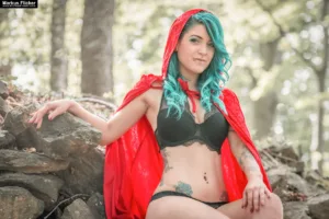 Elisa Liz Ozean Portrait Dessous Tattoo Red Riding Hood Rotkäppchen Fotografie