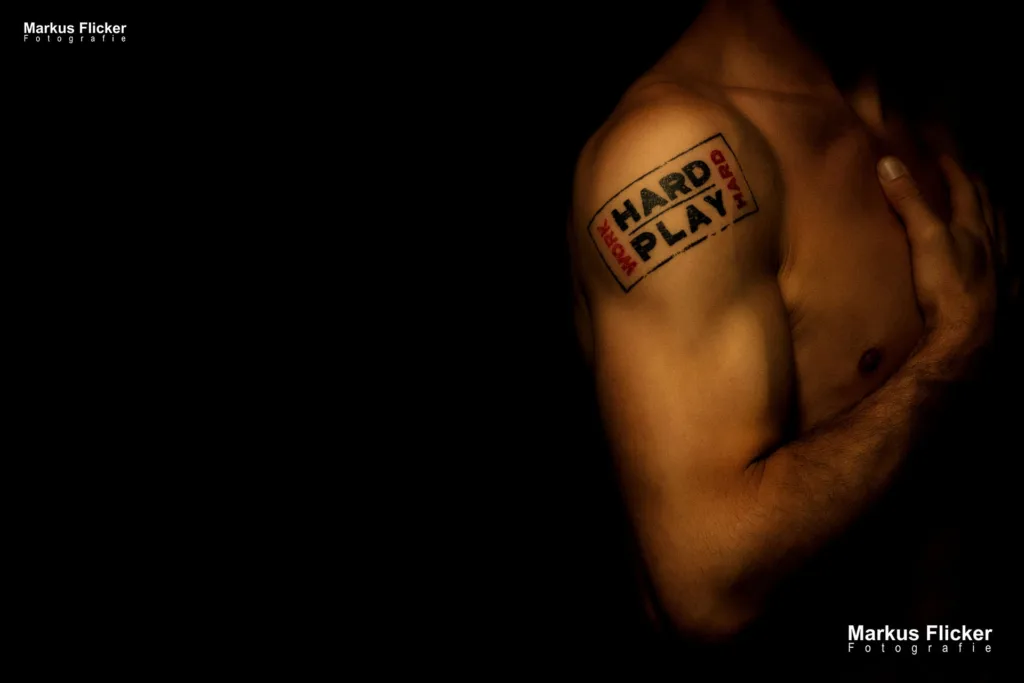 Tattoo Work Hard! Play Hard! Arbeite an deinen Zielen und genieße das Leben. Work Smart #GedankenZumLeben