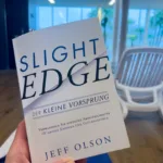 Slight Edge: Der kleine Vorsprung: Der kleine Vorsprung - Wie man mit einfachen Disziplinen zu großem Erfolg und Glück kommt von Jeff Olson