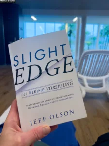 Slight Edge: Der kleine Vorsprung: Der kleine Vorsprung - Wie man mit einfachen Disziplinen zu großem Erfolg und Glück kommt von Jeff Olson