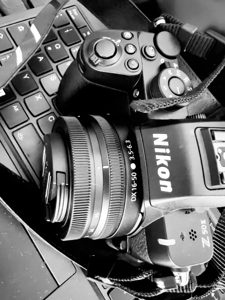 Nikon Z50II Kit 16-50 DX | Ideal für Fotos, Filme, Vlogs und Live Streaming (20.9 MP, 4k Video, Picture Control + kostenloser Nikon Imaging Cloud) & Kit Z50II + 16–50 mm VR + 50–250 mm VRt & Kit Z50II + 18–140 mm VR #nikondach #nikonkeepinspiring