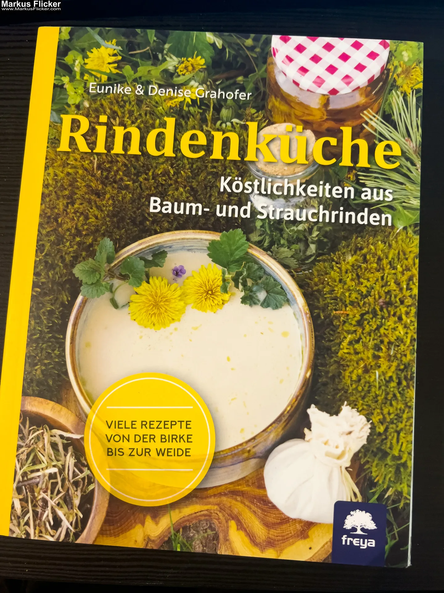 Mehr über den Artikel erfahren Rindenküche: Köstlichkeiten aus Baum- und Strauchrinden von Denise Grahofer und Eunike Grahofer