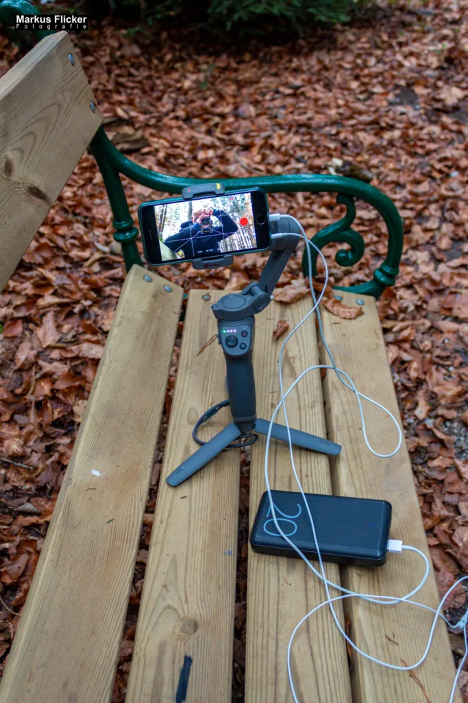 DJI Osmo Mobile Combo Kit - 3-Achsen-Smartphonestabilisator kompatibel mit iPhone und Smartphone Android, leichtes und tragbares Design, stabile Aufnahme, intelligente Steuerung + Stativ DJI Osmo Mobile Combo Kit - 3-Achsen-Smartphonestabilisator kompatibel mit iPhone und Smartphone Android, leichtes und tragbares Design, stabile Aufnahme, intelligente Steuerung + Stativ