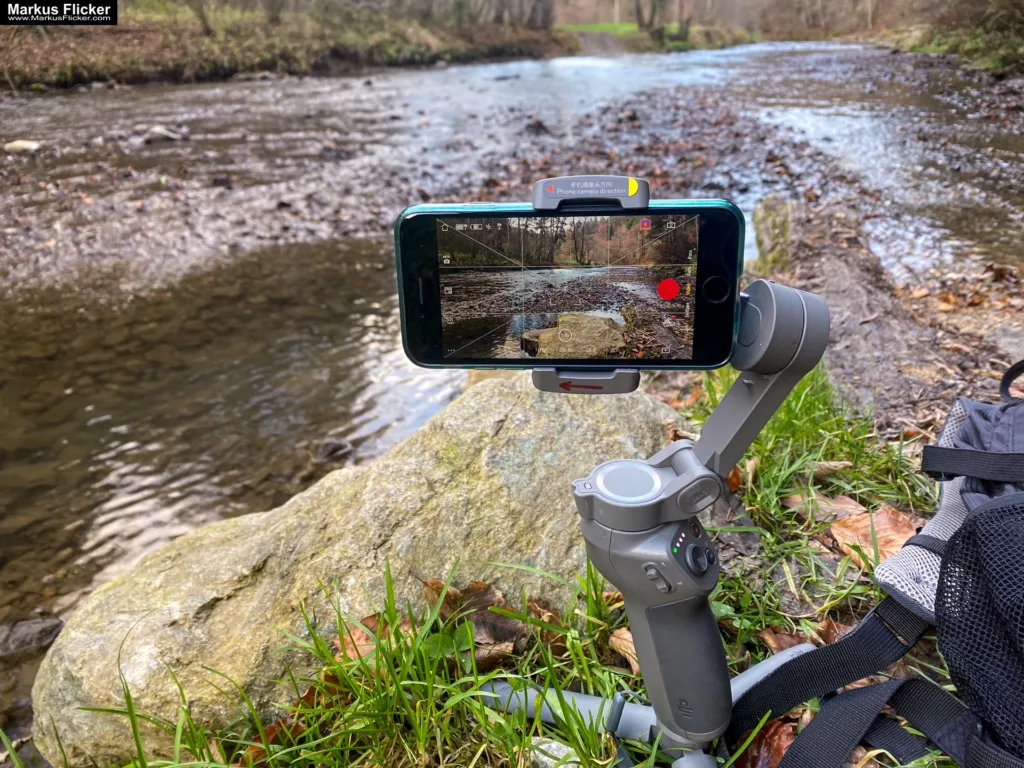 DJI Osmo Mobile Combo Kit - 3-Achsen-Smartphonestabilisator kompatibel mit iPhone und Smartphone Android, leichtes und tragbares Design, stabile Aufnahme, intelligente Steuerung + Stativ DJI Osmo Mobile Combo Kit - 3-Achsen-Smartphonestabilisator kompatibel mit iPhone und Smartphone Android, leichtes und tragbares Design, stabile Aufnahme, intelligente Steuerung + Stativ