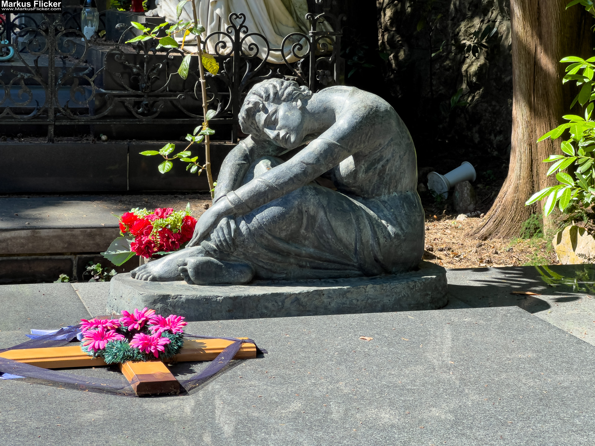 Spomen Kosturnica Palim Borcima Groblje Lovran Friedhof Lovran Ufer Küste Primorje-Gorski kotar Lorbeer Istrien Kroatien Adria #visitcroatia #visitlovran