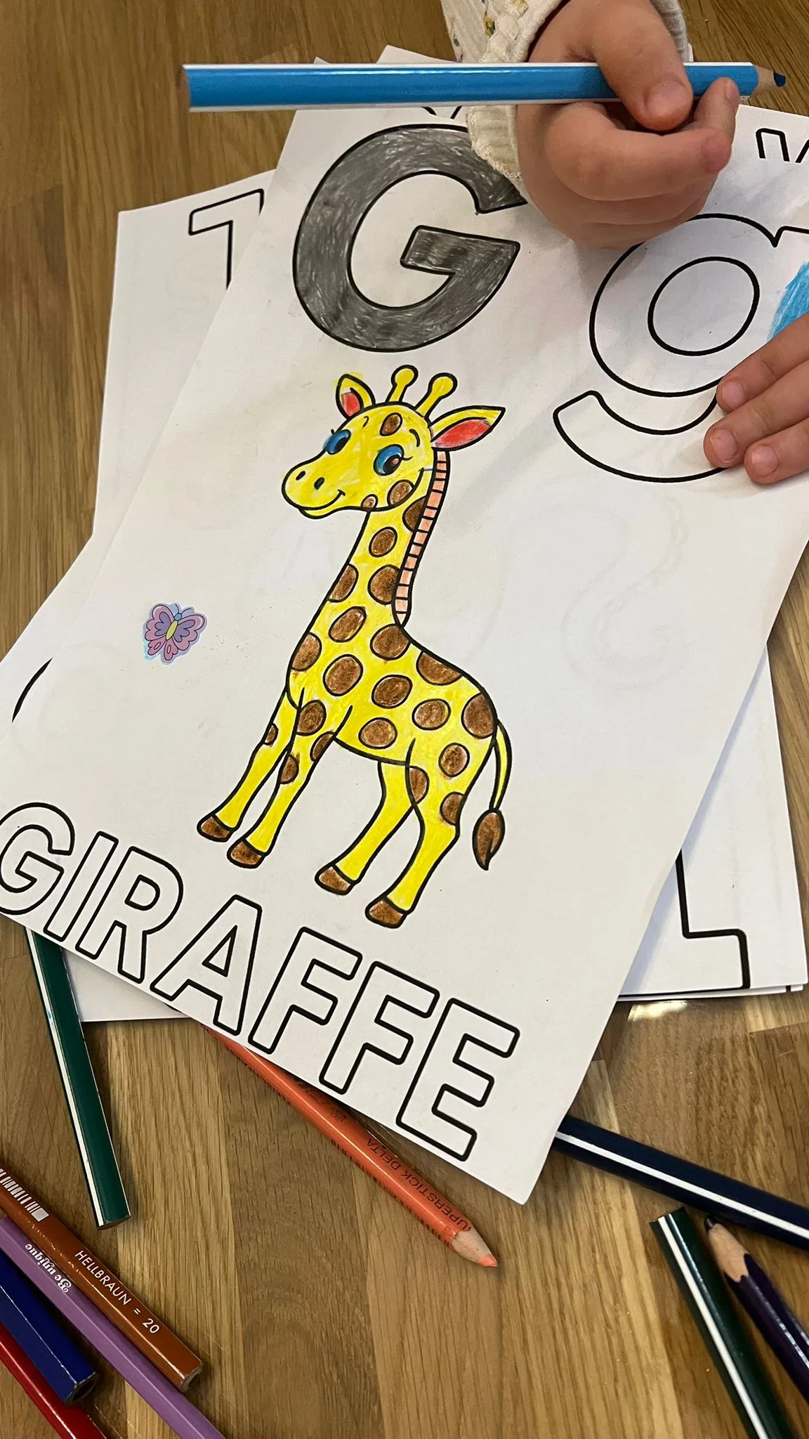 Mein Tierisches ABC – Ausmalspaß mit 26 Freunden. Alphabet lernen. ABC & Tiere – Buchstaben lernen mit Farben. Buchstaben malen, Tiere entdecken! Lernspaß mit Tieren. Malen, Lernen, Staunen inkl. Wimmelbilder zum Ausmalen